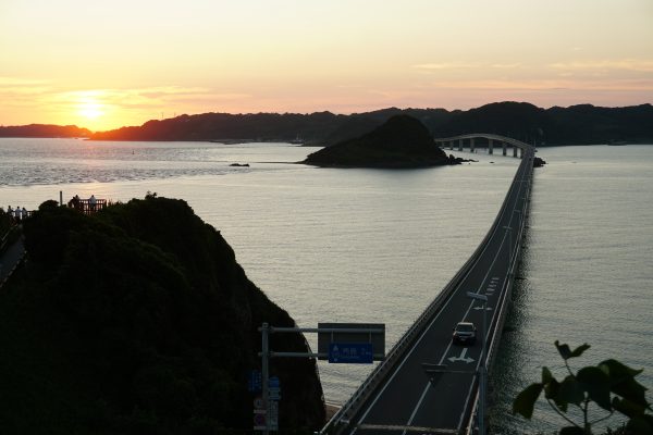 角島大橋と夕日